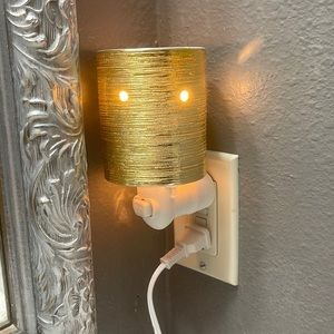 Scentsy Gold Plug-In Warmer